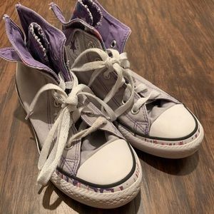 Little girls converse